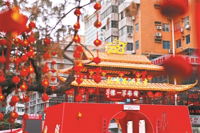 西湖花市主牌楼装点一新