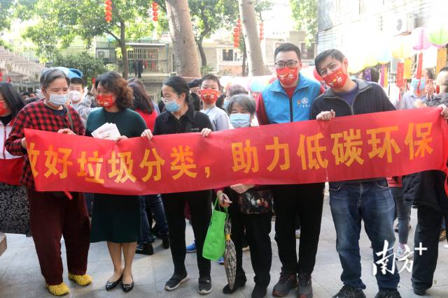     南方+ 梁文祥 拍摄