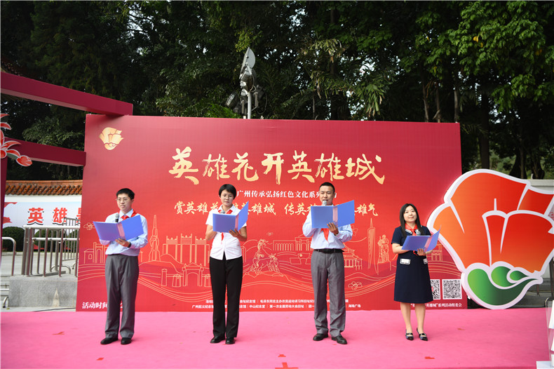 3红棉读书会的教师代表进行红色演讲 我骄傲我是中国人.JPG