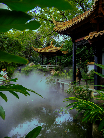 天青色等烟雨，在兰圃见画中江南
