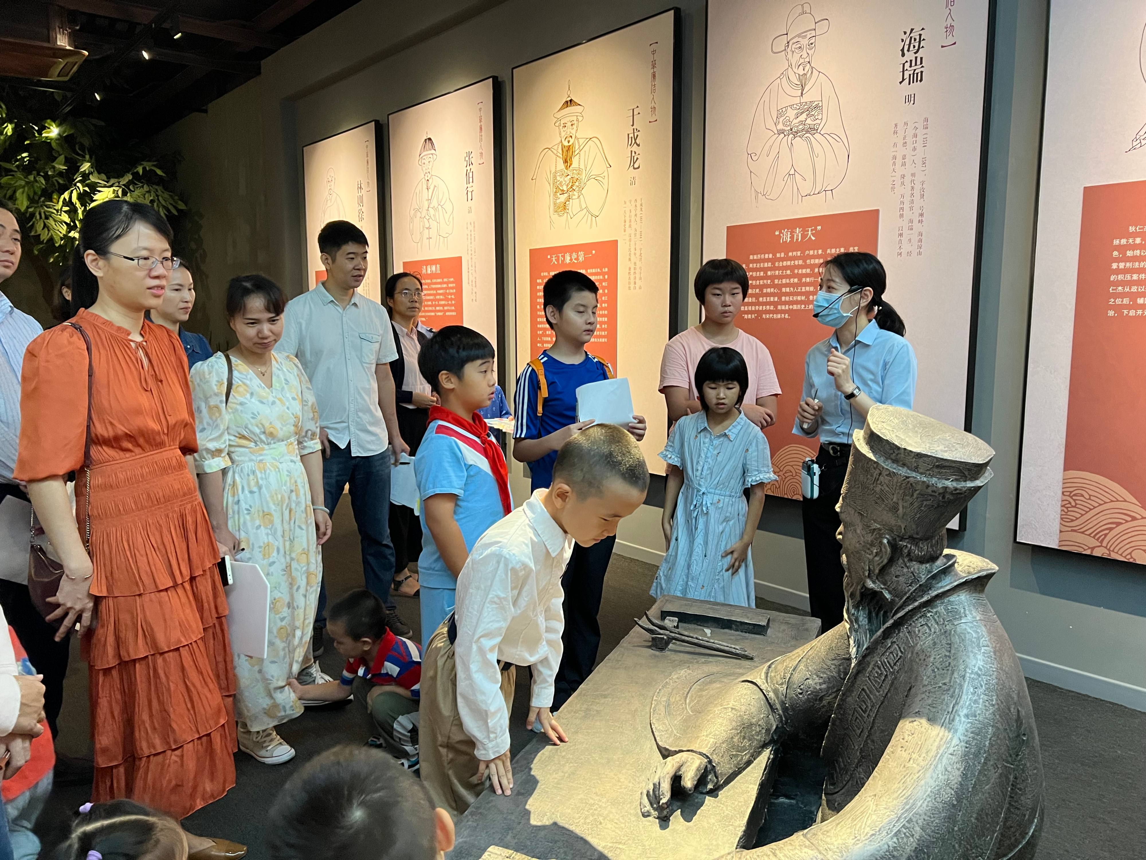参观1.jpg