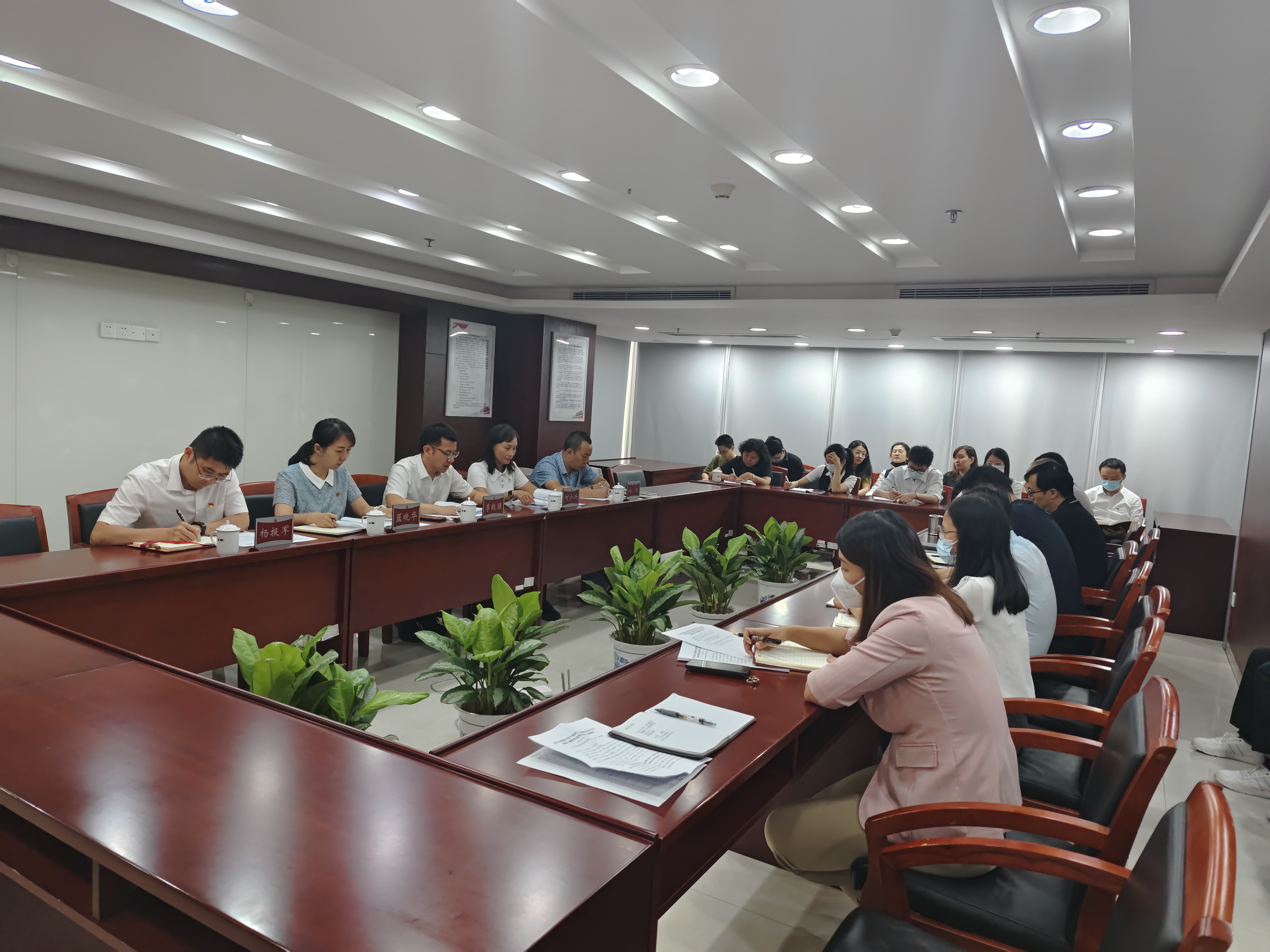 1.何组莅临区政数局调研指导(1).jpg