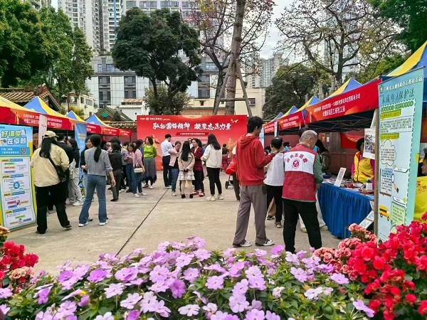 “弘扬雷锋精神  凝聚志愿力量”党群先锋志愿服务活动1.jpg