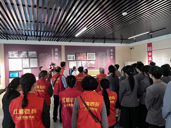 缅怀革命先烈、传承红色基因.jpg